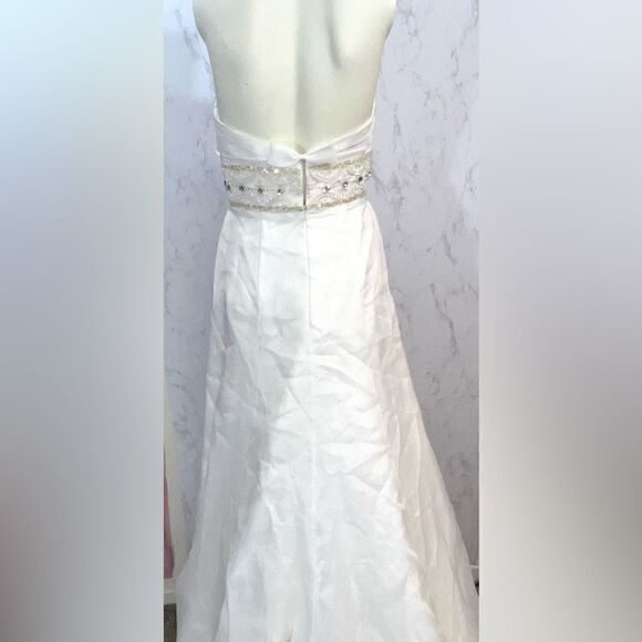 Authentic Luna Novias Wedding Dress - Picture 2 of 9